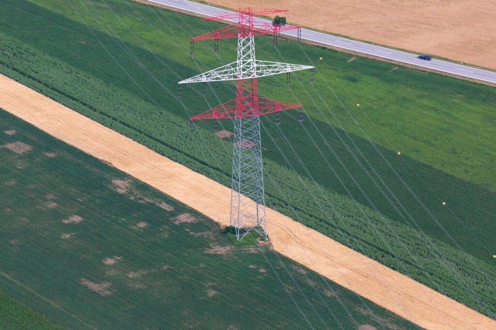 Gdzie stosuje się układ sieci TT w instalacjach elektrycznych?